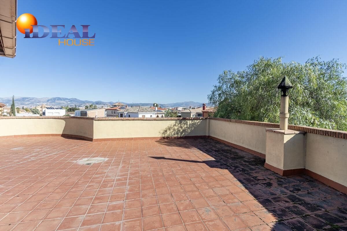 Chalet de 5 habitaciones en Las Gabias en venta con piscina garaje - 540.000 € (Ref: 9434521)