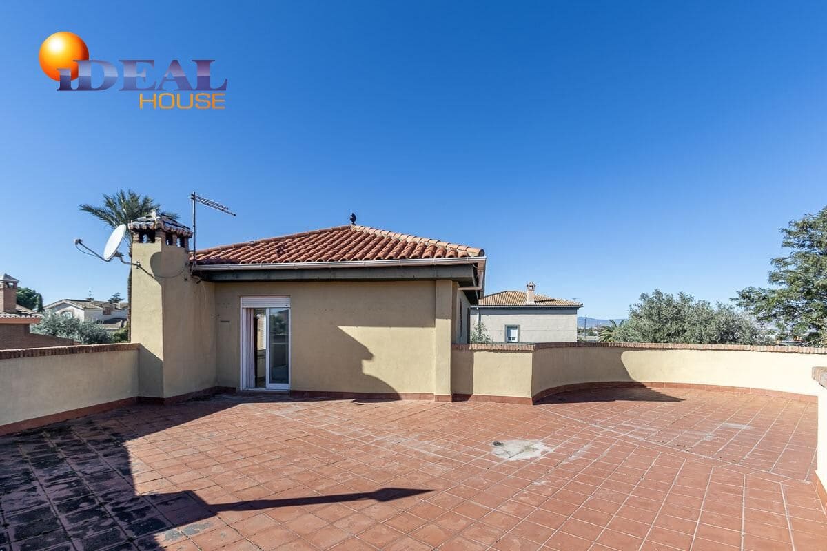 Chalet de 5 habitaciones en Las Gabias en venta con piscina garaje - 540.000 € (Ref: 9434521)