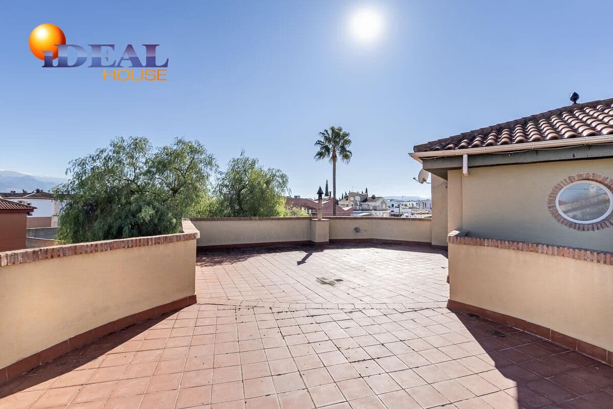 Chalet de 5 habitaciones en Las Gabias en venta con piscina garaje - 540.000 € (Ref: 9434521)