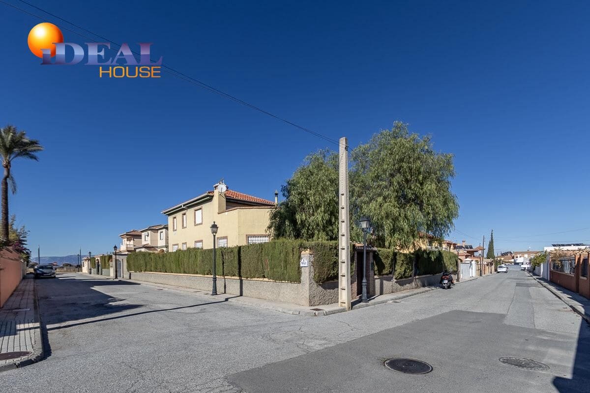 Chalet de 5 habitaciones en Las Gabias en venta con piscina garaje - 540.000 € (Ref: 9434521)