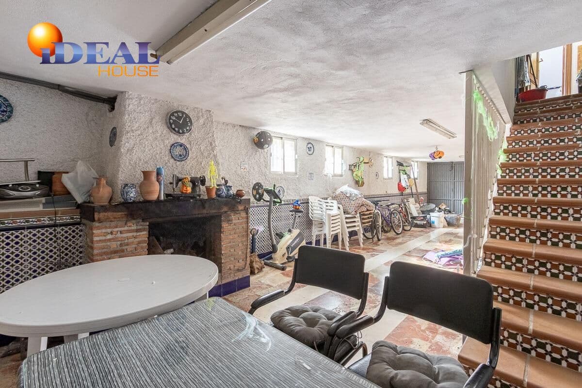 Chalet de 5 habitaciones en Las Gabias en venta con piscina garaje - 540.000 € (Ref: 9434521)