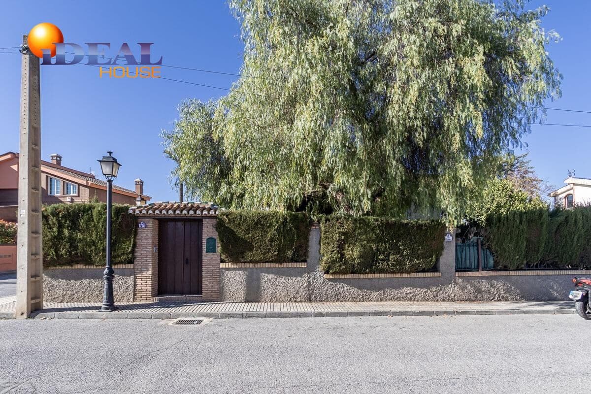 Chalet de 5 habitaciones en Las Gabias en venta con piscina garaje - 540.000 € (Ref: 9434521)