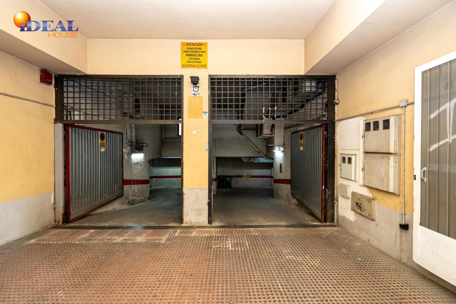 Garage for sale in Granada city - € 22,000 (Ref: 9434528)