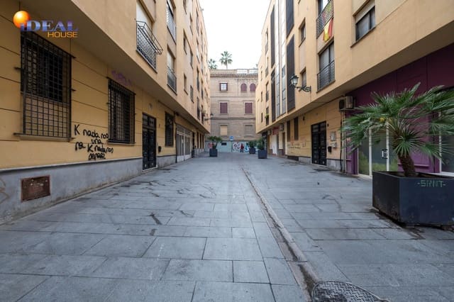 Garage for sale in Centro, Granada city - € 22,000 (Ref: 9434528)