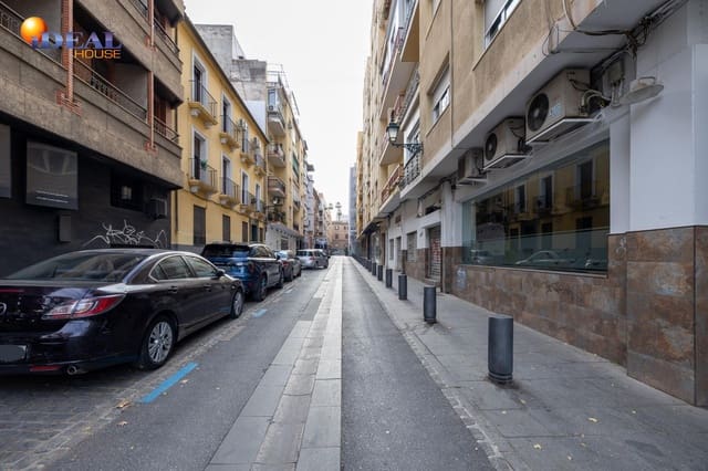 Garage for sale in Centro, Granada city - € 22,000 (Ref: 9434528)