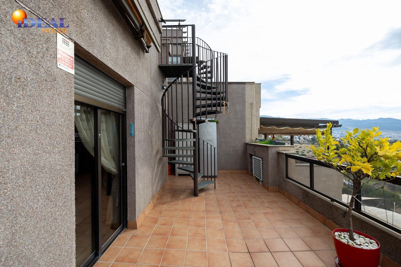 Ático de 4 habitaciones en Granada ciudad en venta con garaje - 585.000 € (Ref: 9434529)