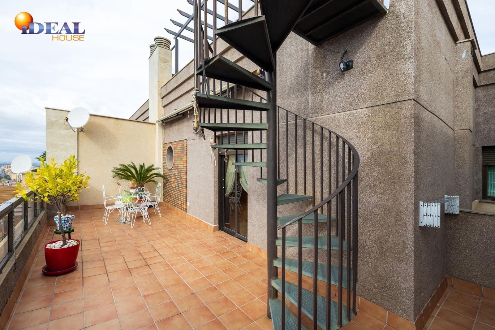 Ático de 4 habitaciones en Granada ciudad en venta con garaje - 585.000 € (Ref: 9434529)