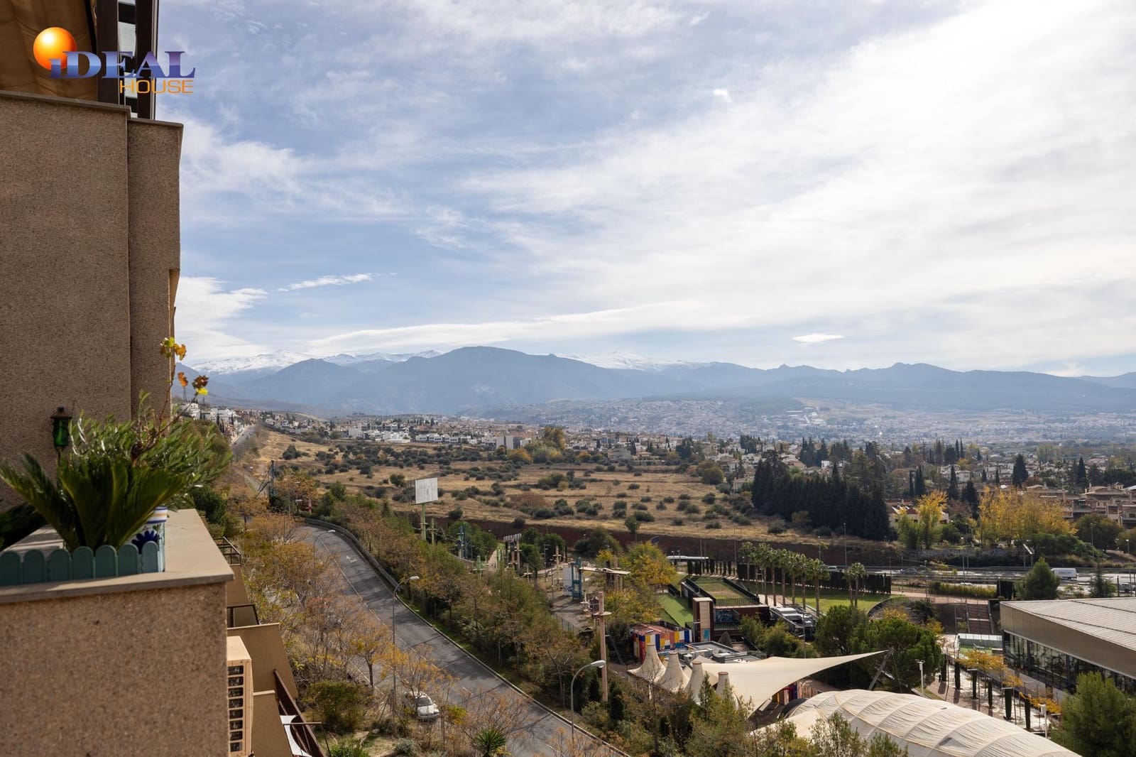 Ático de 4 habitaciones en Granada ciudad en venta con garaje - 585.000 € (Ref: 9434529)