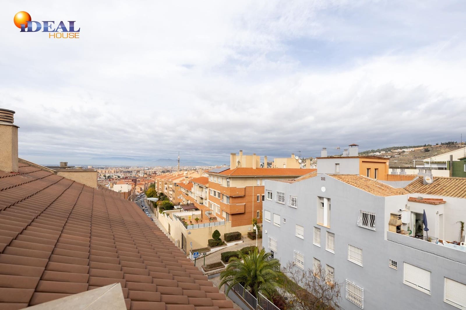 Ático de 4 habitaciones en Granada ciudad en venta con garaje - 585.000 € (Ref: 9434529)