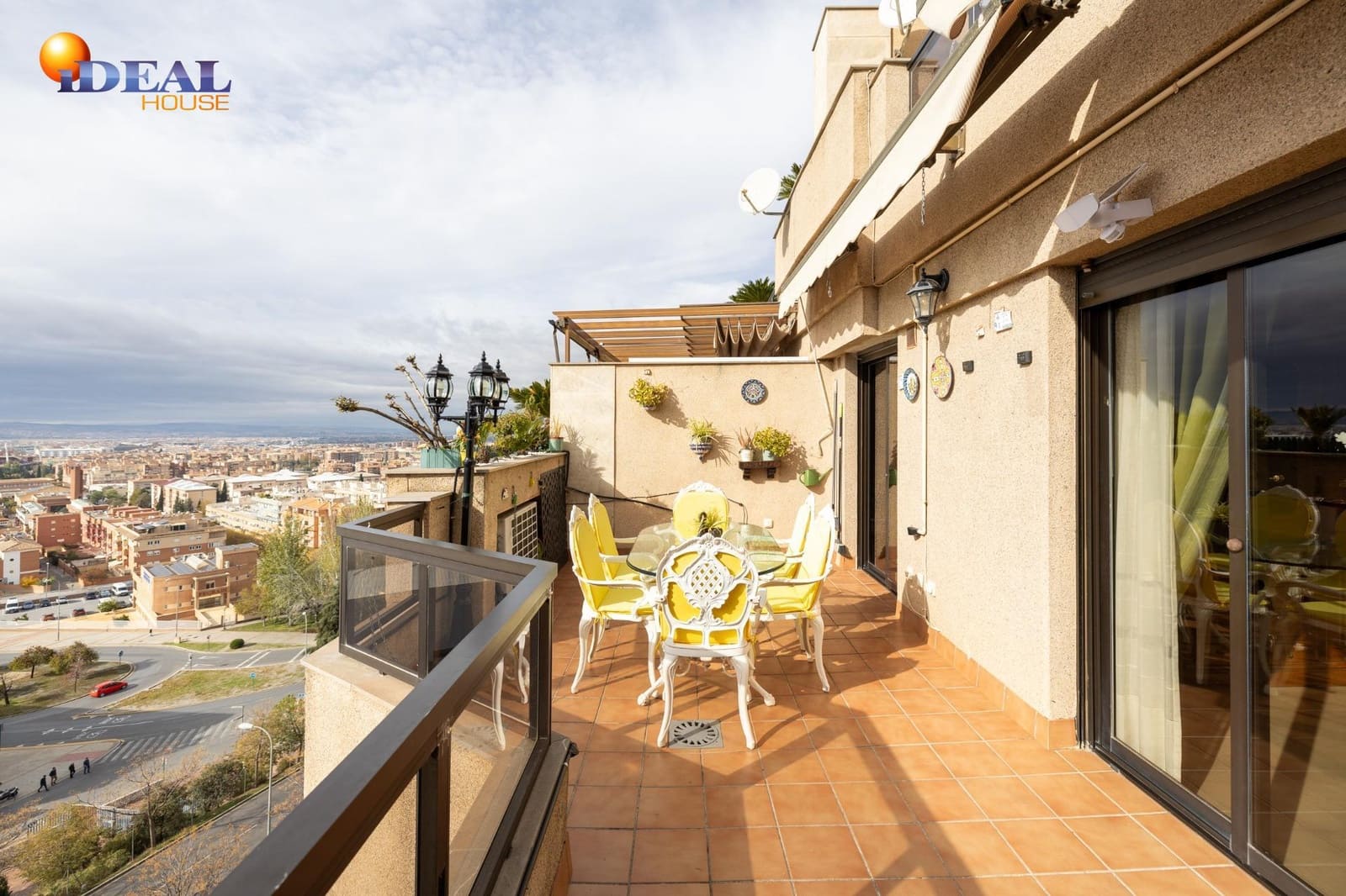 Ático de 4 habitaciones en Granada ciudad en venta con garaje - 585.000 € (Ref: 9434529)