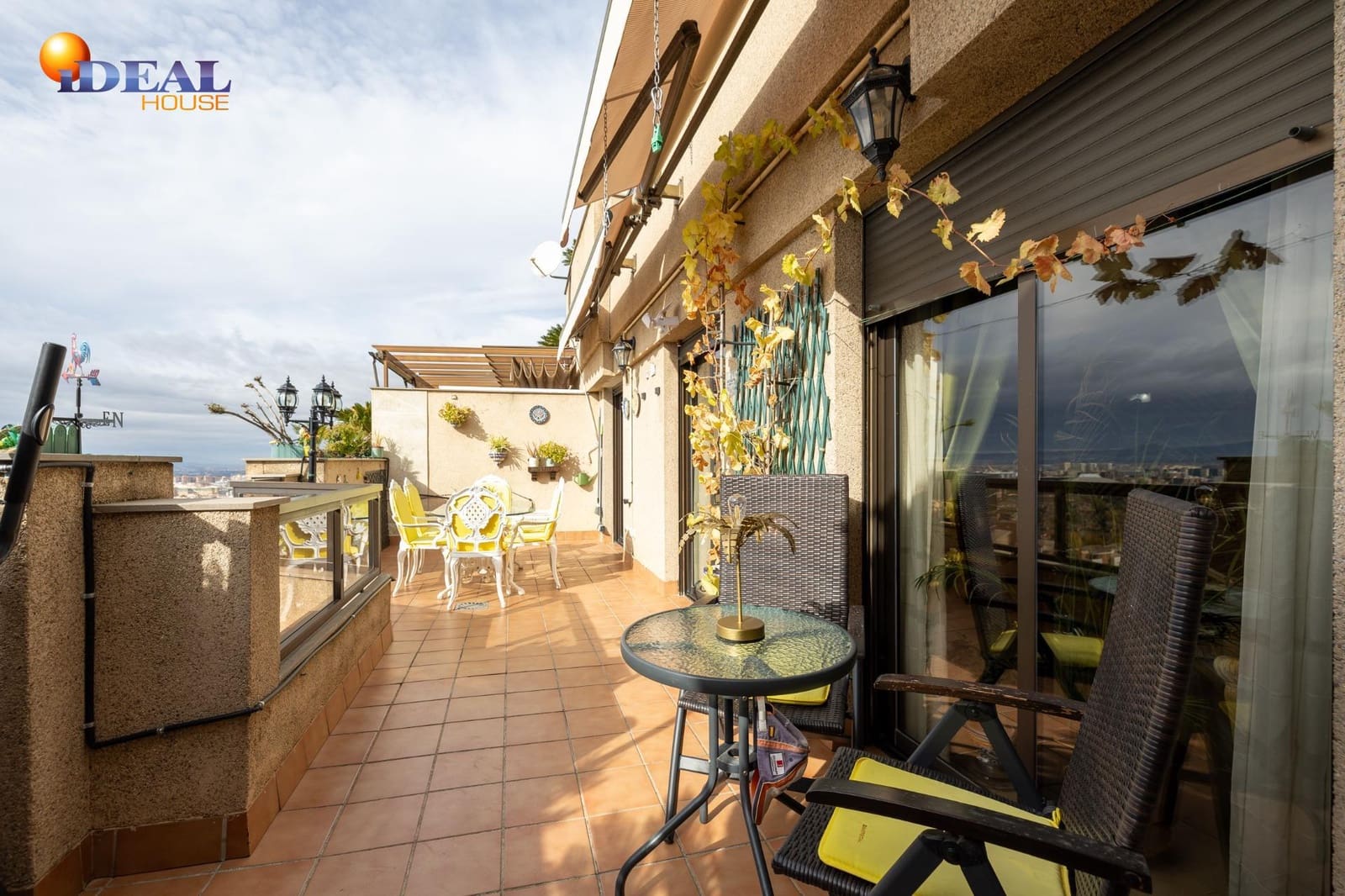 Ático de 4 habitaciones en Granada ciudad en venta con garaje - 585.000 € (Ref: 9434529)