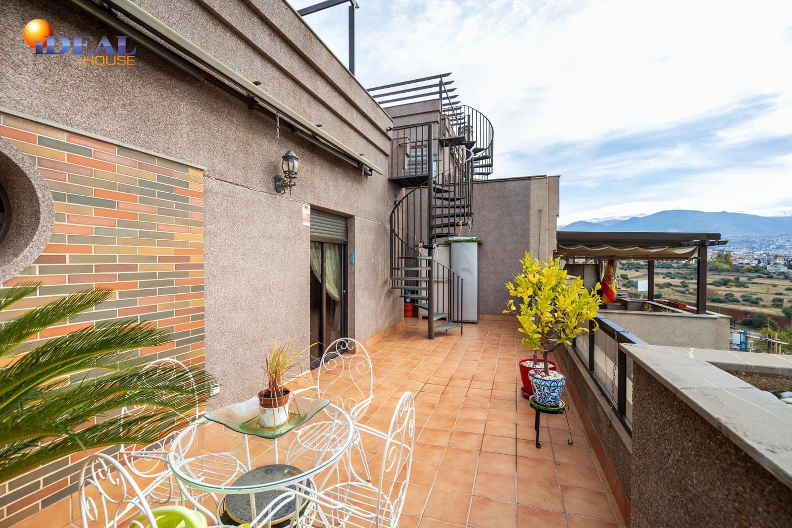 Ático de 4 habitaciones en Granada ciudad en venta con garaje - 585.000 € (Ref: 9434529)