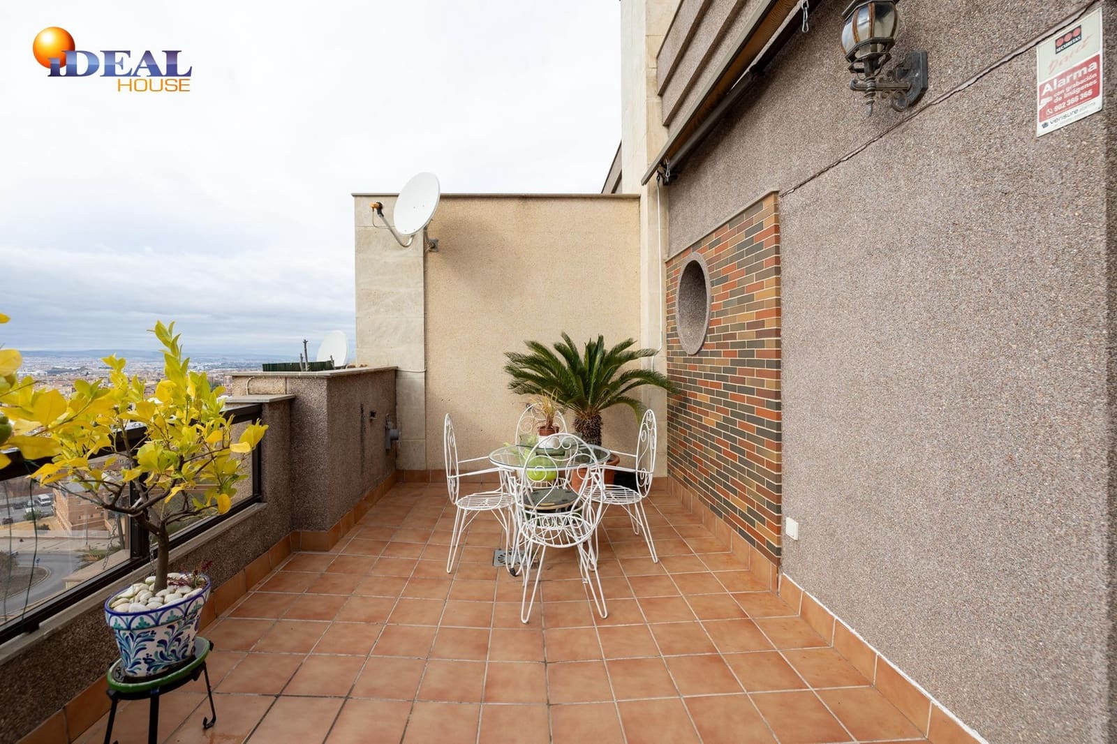 Ático de 4 habitaciones en Granada ciudad en venta con garaje - 585.000 € (Ref: 9434529)