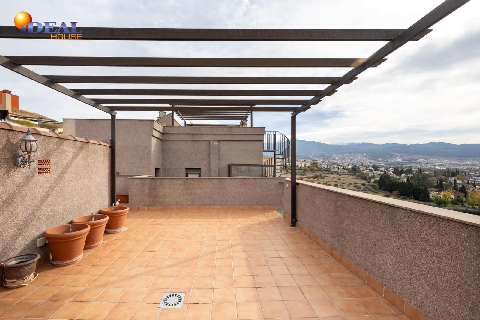 Ático de 4 habitaciones en Granada ciudad en venta con garaje - 585.000 € (Ref: 9434529)