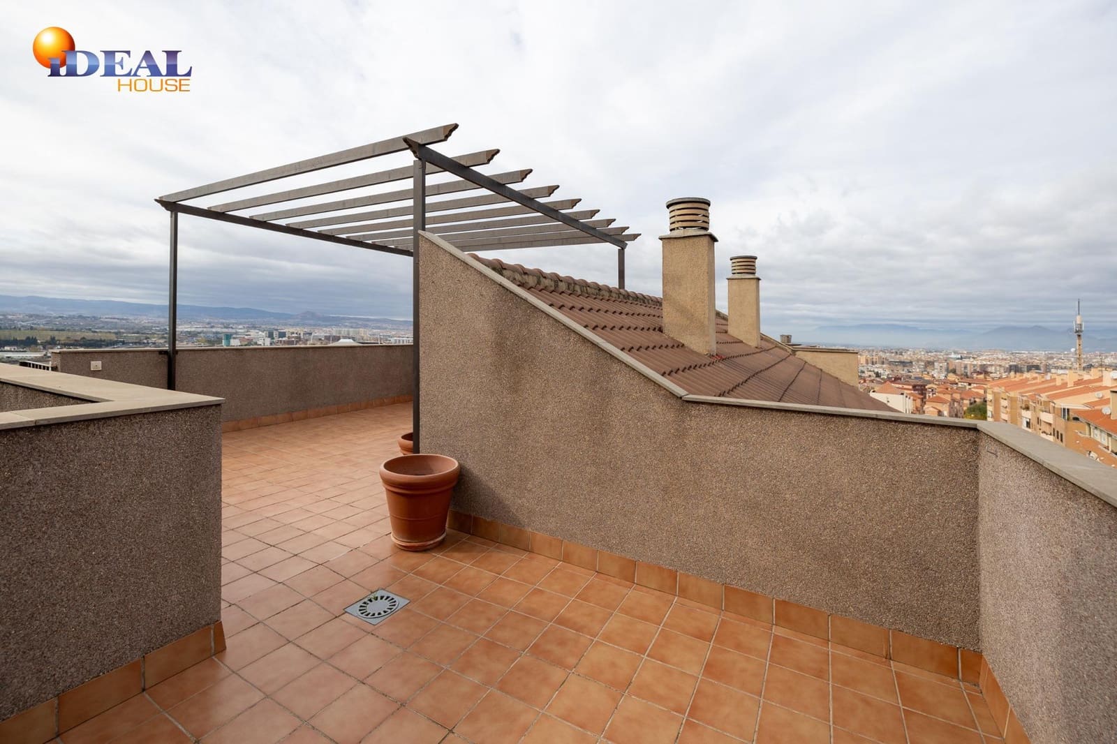 Ático de 4 habitaciones en Granada ciudad en venta con garaje - 585.000 € (Ref: 9434529)