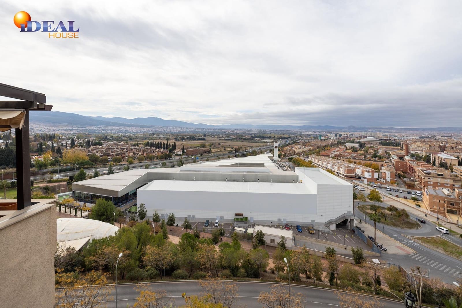 Ático de 4 habitaciones en Granada ciudad en venta con garaje - 585.000 € (Ref: 9434529)