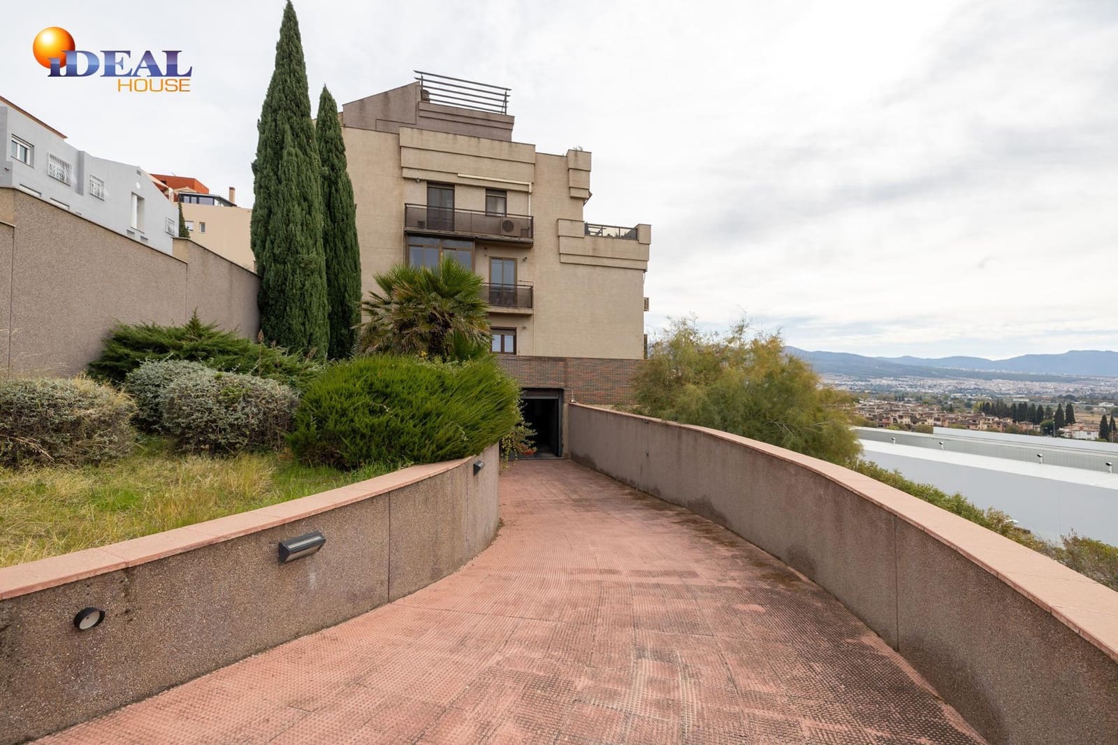 Ático de 4 habitaciones en Granada ciudad en venta con garaje - 585.000 € (Ref: 9434529)