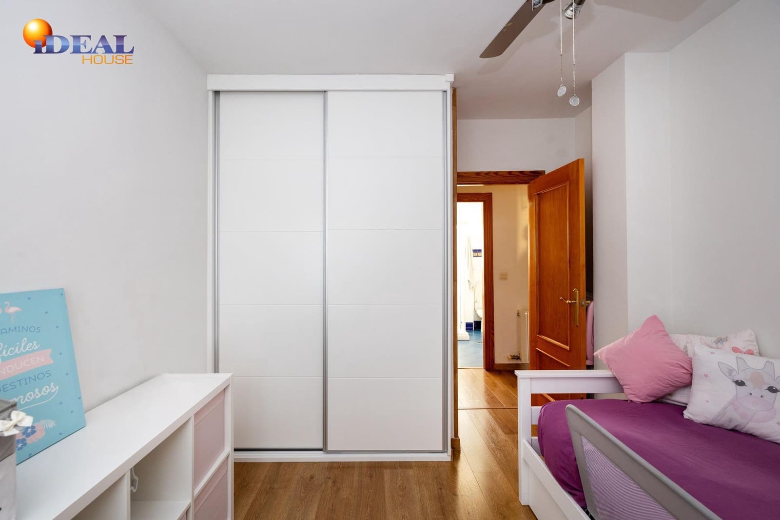 4 bedroom Semi-detached Villa for sale in Ogijares with garage - € 348,000 (Ref: 9434540)