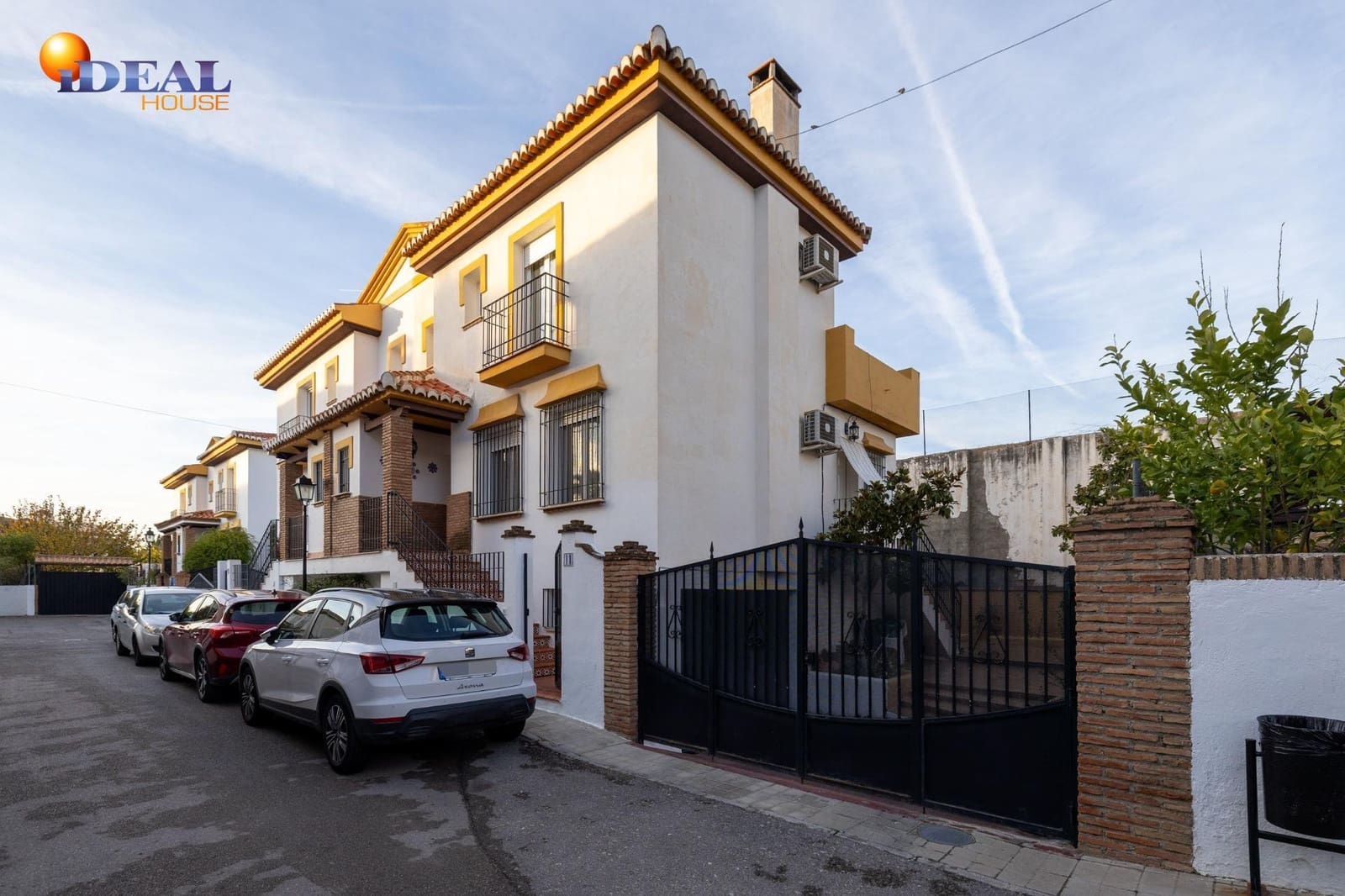 4 bedroom Semi-detached Villa for sale in Ogijares with garage - € 348,000 (Ref: 9434540)