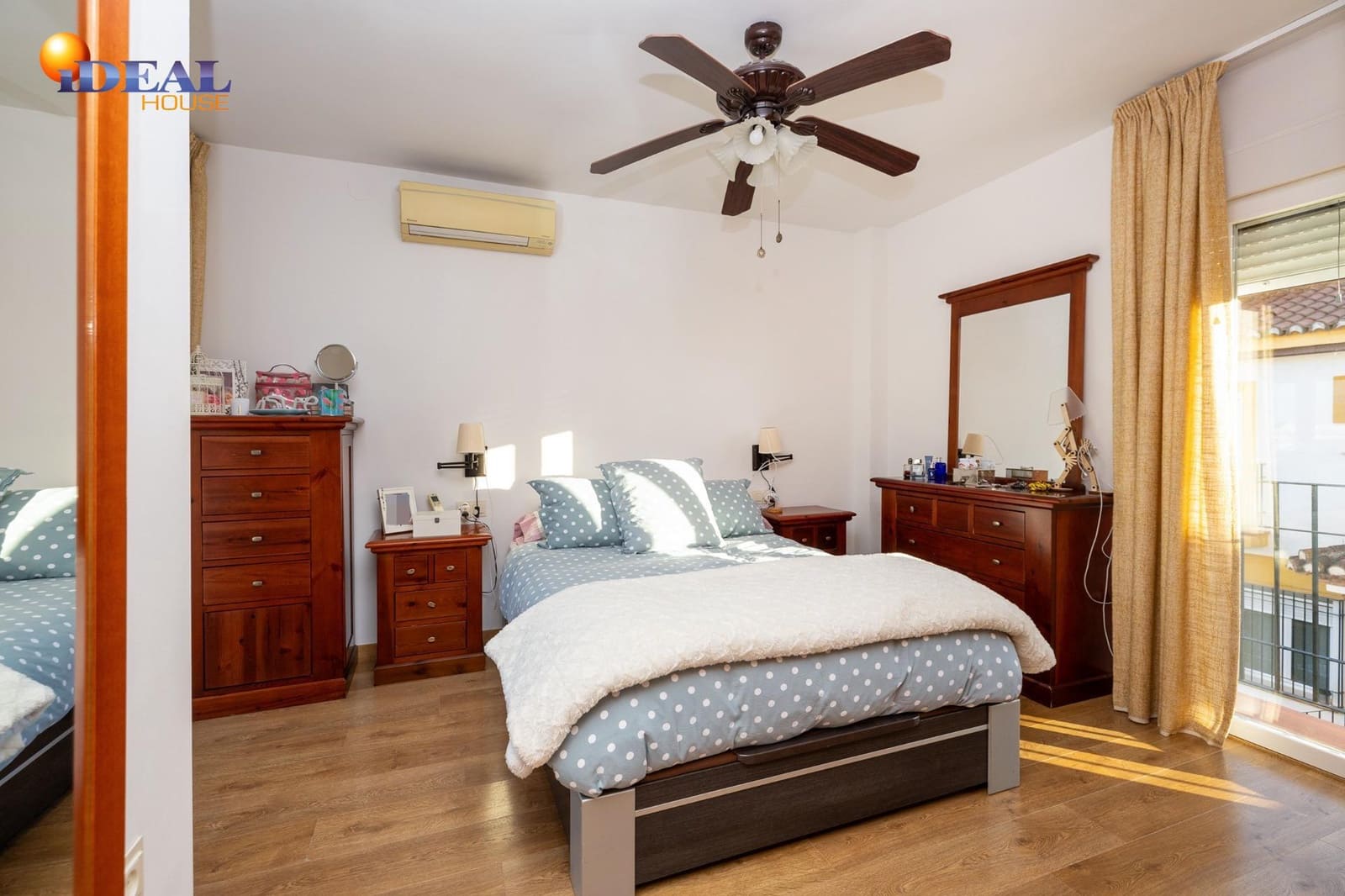 4 bedroom Semi-detached Villa for sale in Ogijares with garage - € 348,000 (Ref: 9434540)