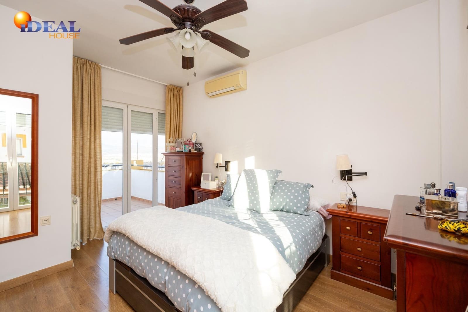 4 bedroom Semi-detached Villa for sale in Ogijares with garage - € 348,000 (Ref: 9434540)