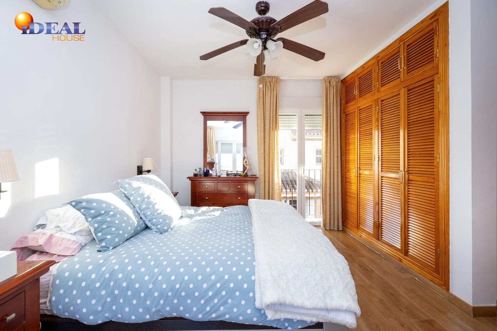 4 bedroom Semi-detached Villa for sale in Ogijares with garage - € 348,000 (Ref: 9434540)