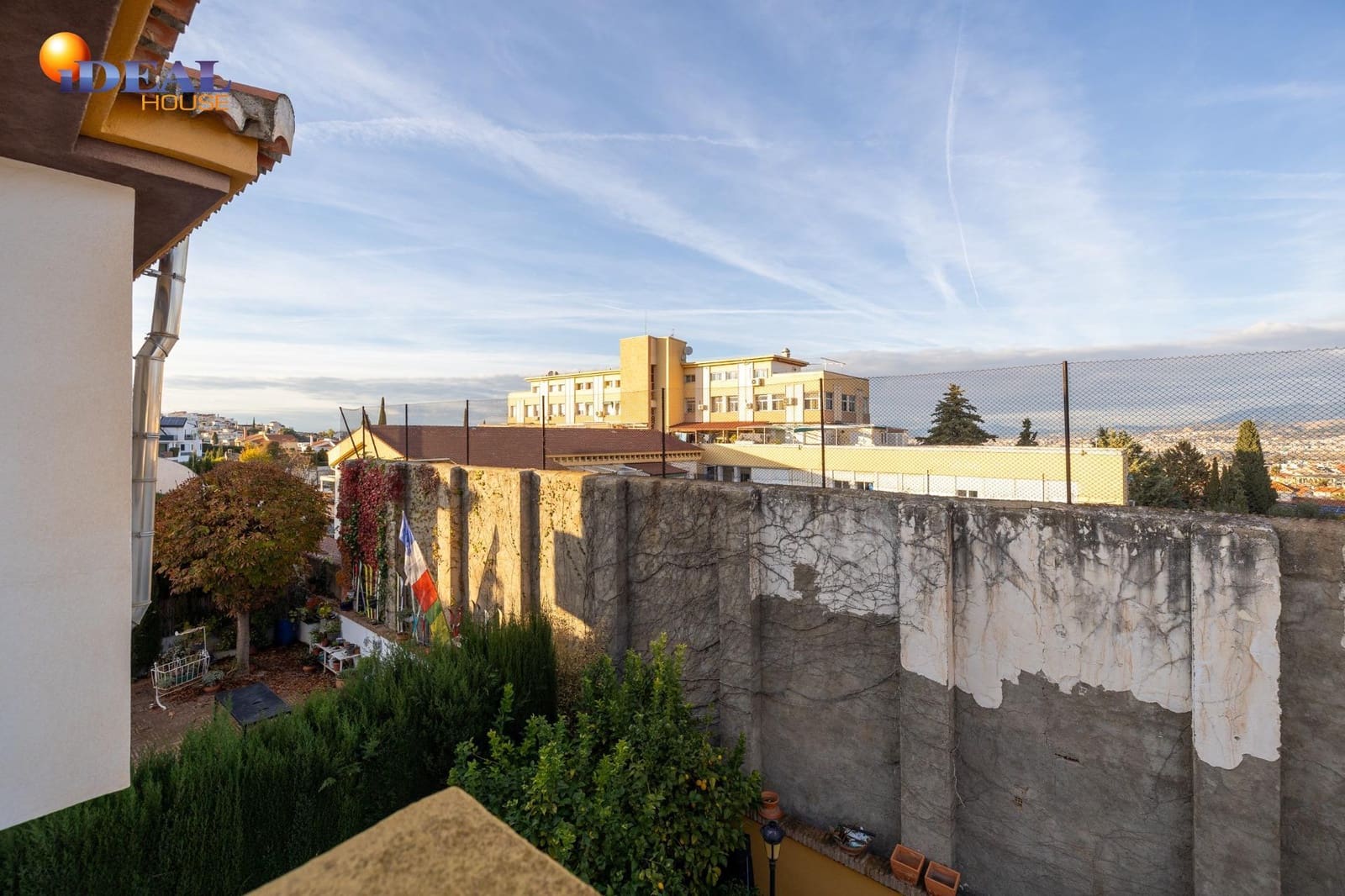 4 bedroom Semi-detached Villa for sale in Ogijares with garage - € 348,000 (Ref: 9434540)