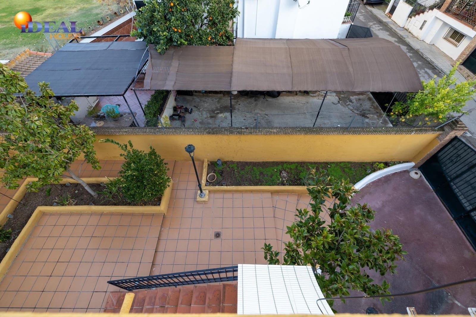 4 bedroom Semi-detached Villa for sale in Ogijares with garage - € 348,000 (Ref: 9434540)