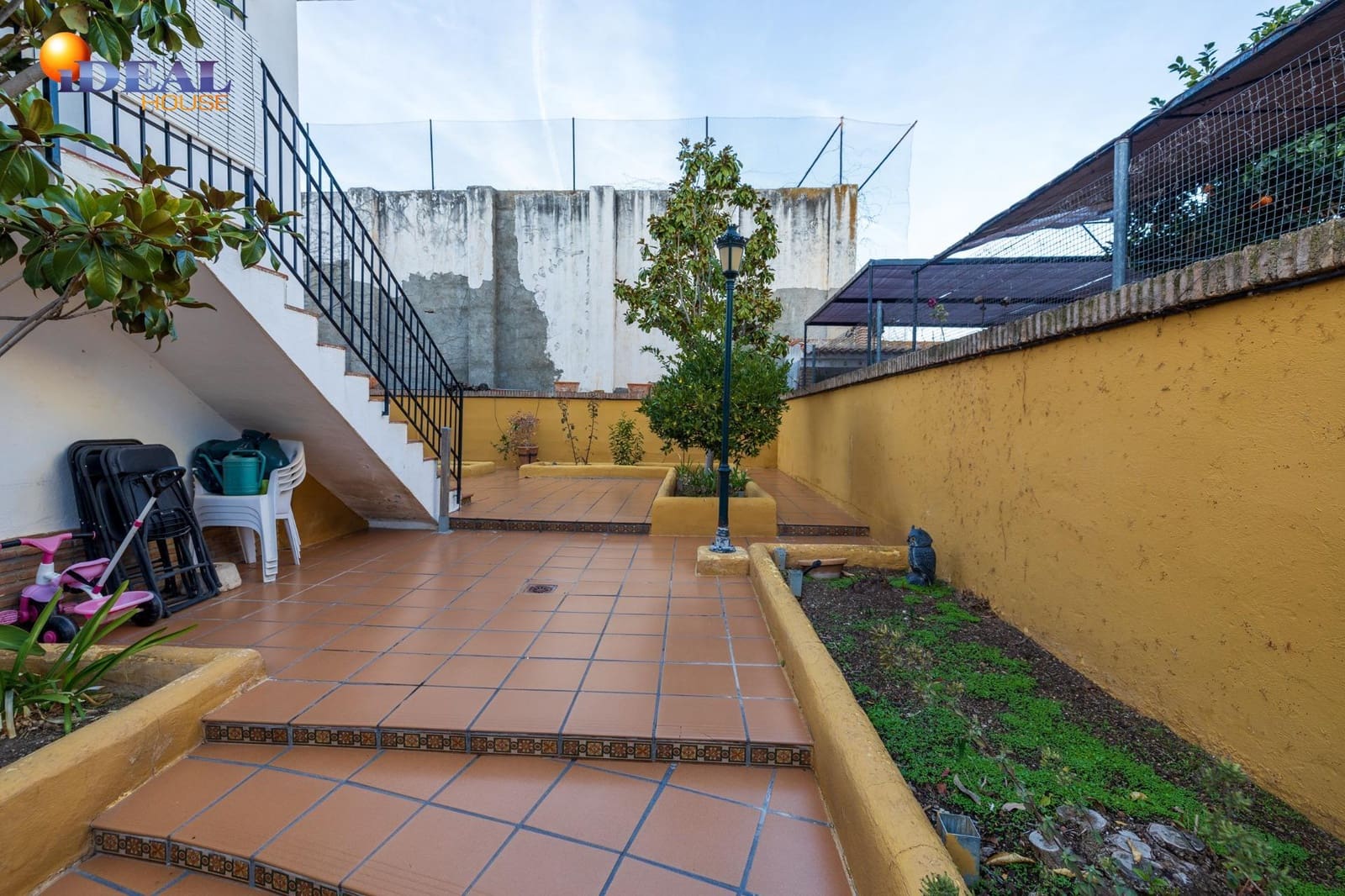 4 bedroom Semi-detached Villa for sale in Ogijares with garage - € 348,000 (Ref: 9434540)