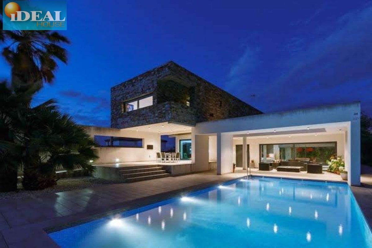 5 makuuhuone Huvila myytävänä paikassa Gojar mukana uima-altaan 
autotalli - 950 000 € (Ref: 9434542)