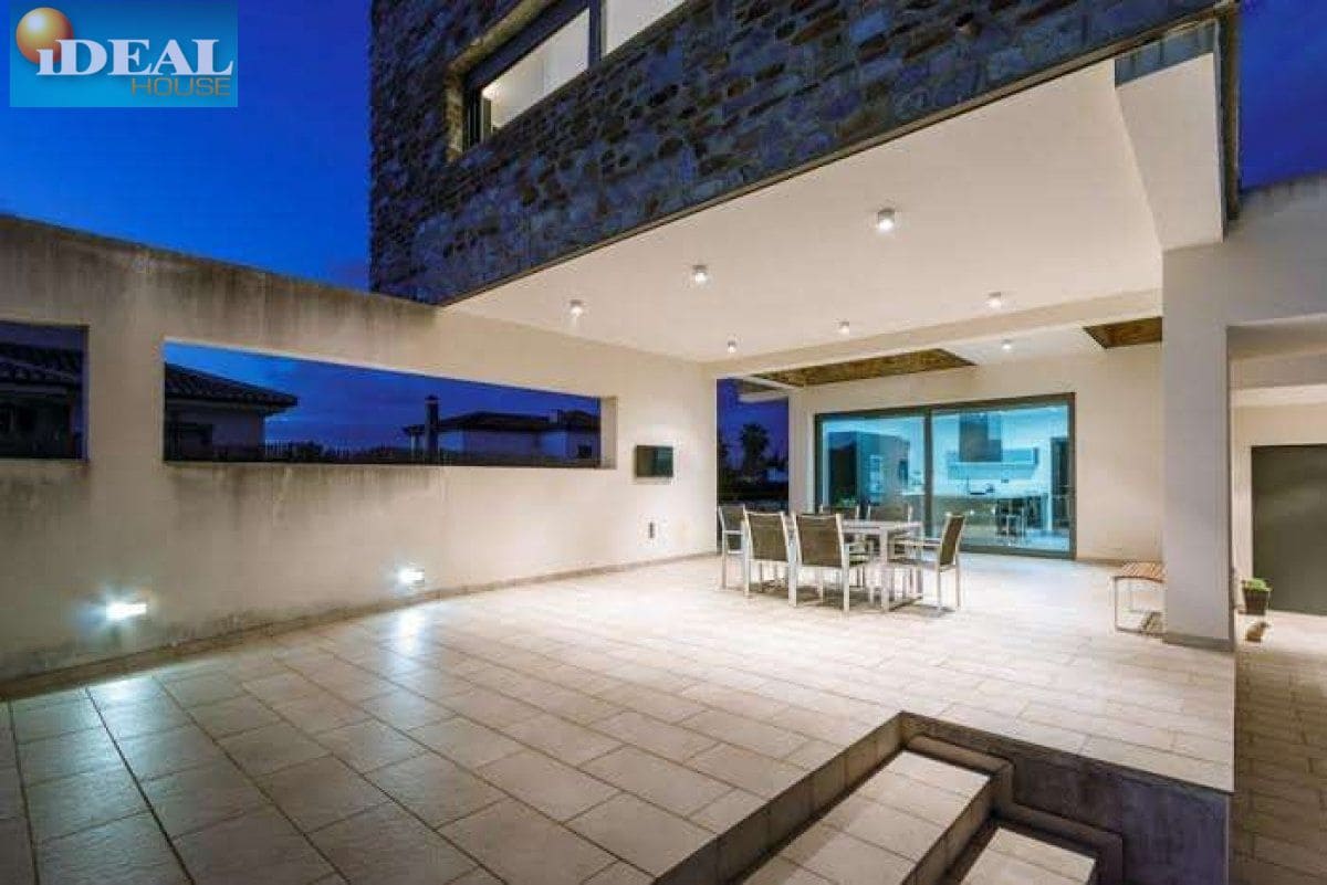 5 makuuhuone Huvila myytävänä paikassa Gojar mukana uima-altaan 
autotalli - 950 000 € (Ref: 9434542)