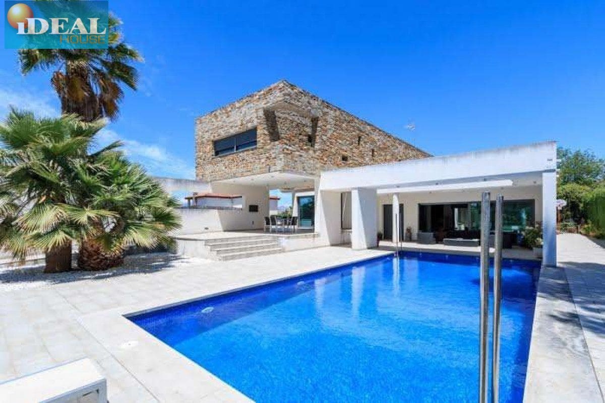 5 makuuhuone Huvila myytävänä paikassa Gojar mukana uima-altaan 
autotalli - 950 000 € (Ref: 9434542)