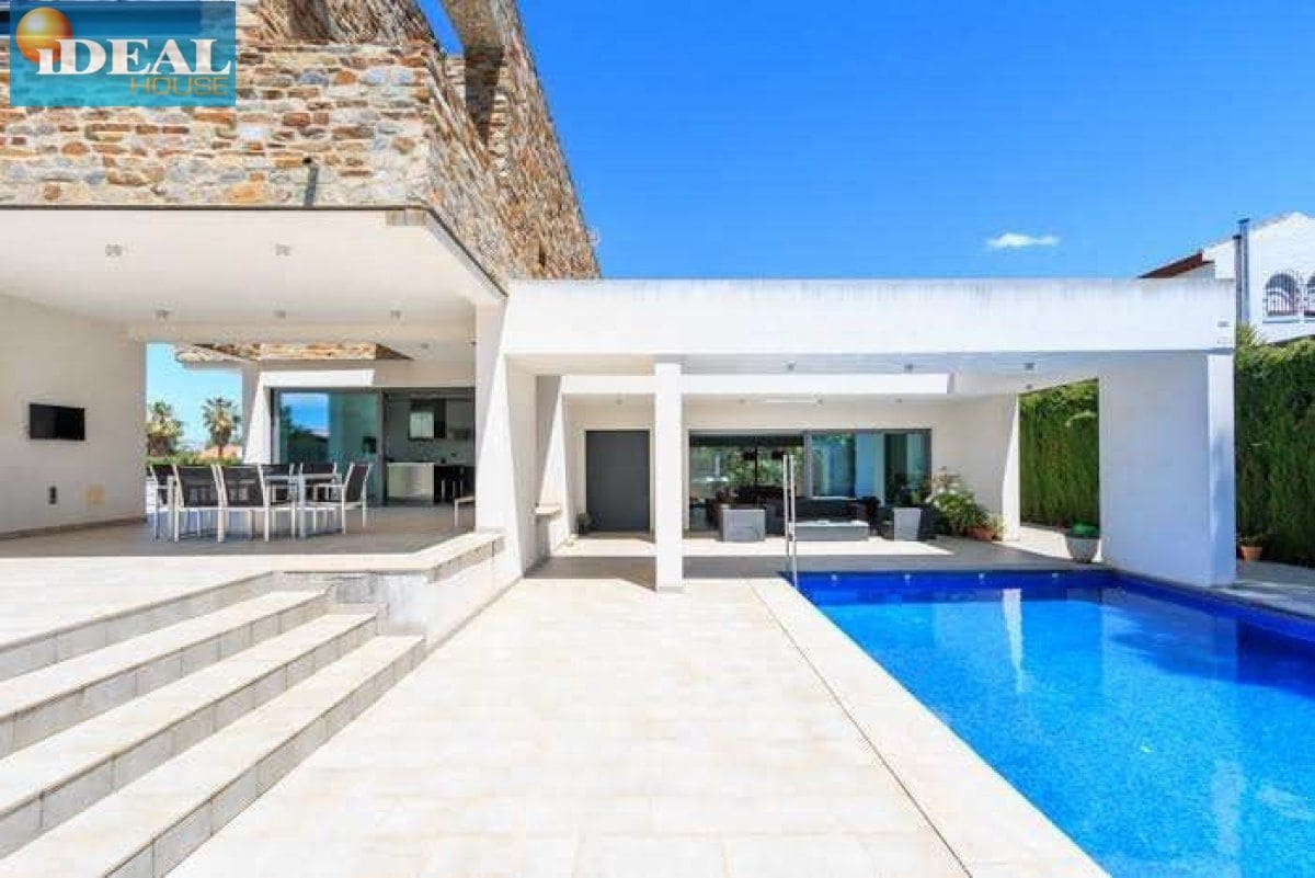 5 makuuhuone Huvila myytävänä paikassa Gojar mukana uima-altaan 
autotalli - 950 000 € (Ref: 9434542)