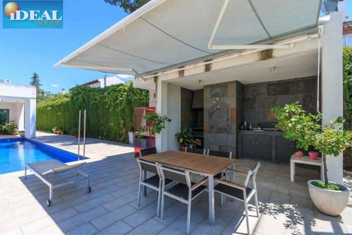 5 makuuhuone Huvila myytävänä paikassa Gojar mukana uima-altaan 
autotalli - 950 000 € (Ref: 9434542)