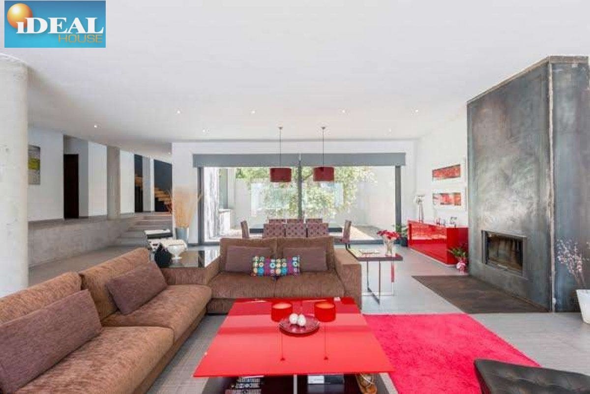 5 makuuhuone Huvila myytävänä paikassa Gojar mukana uima-altaan 
autotalli - 950 000 € (Ref: 9434542)