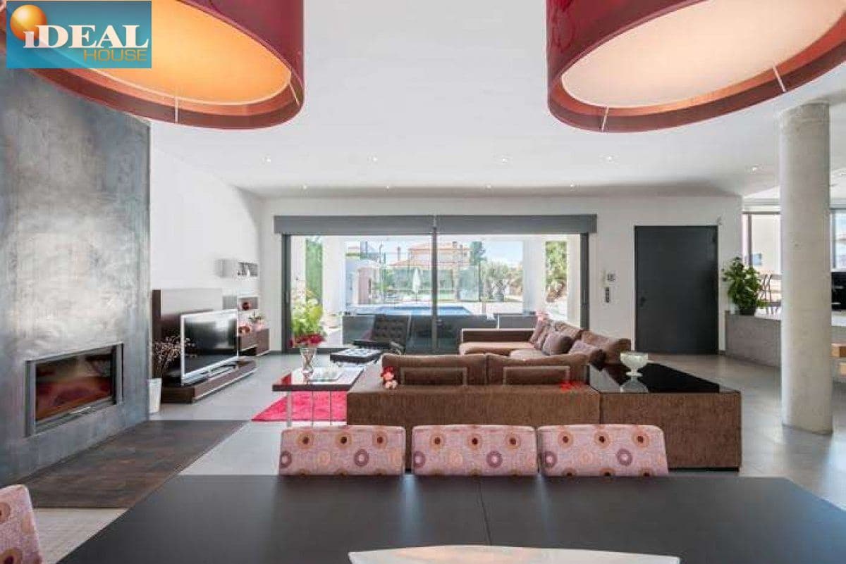 5 makuuhuone Huvila myytävänä paikassa Gojar mukana uima-altaan 
autotalli - 950 000 € (Ref: 9434542)