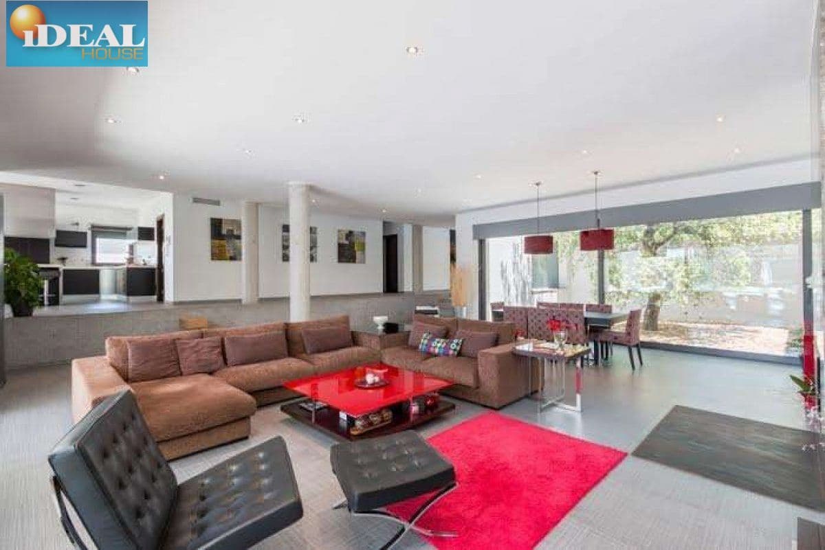 5 makuuhuone Huvila myytävänä paikassa Gojar mukana uima-altaan 
autotalli - 950 000 € (Ref: 9434542)