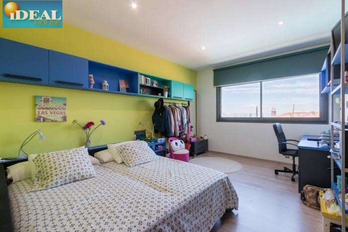 5 makuuhuone Huvila myytävänä paikassa Gojar mukana uima-altaan 
autotalli - 950 000 € (Ref: 9434542)