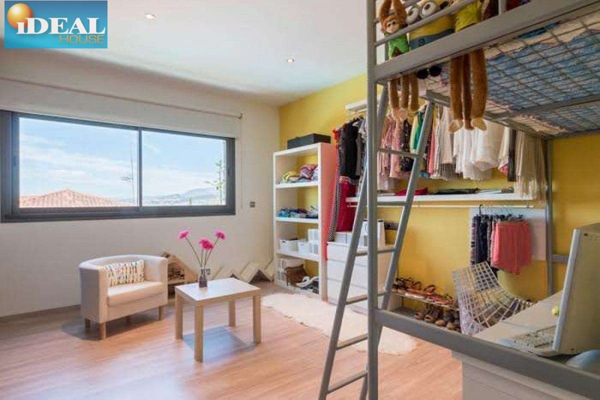 5 makuuhuone Huvila myytävänä paikassa Gojar mukana uima-altaan 
autotalli - 950 000 € (Ref: 9434542)