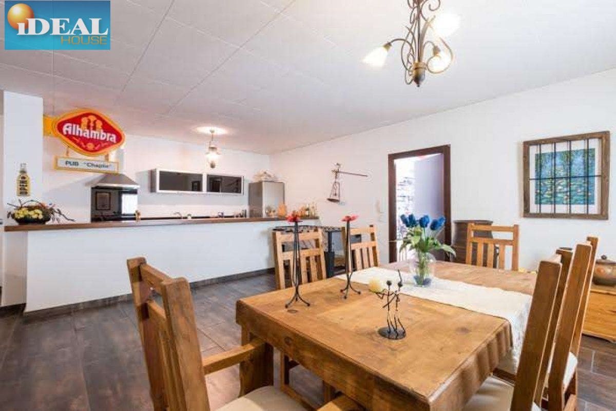 5 makuuhuone Huvila myytävänä paikassa Gojar mukana uima-altaan 
autotalli - 950 000 € (Ref: 9434542)