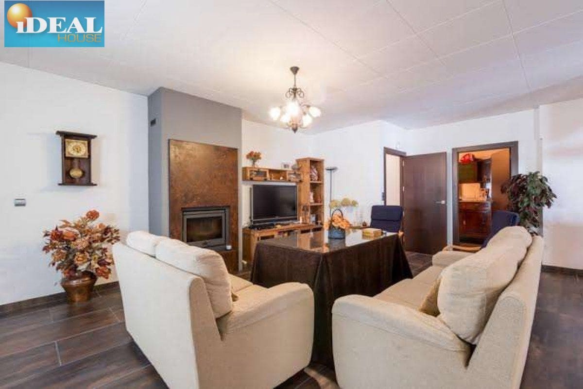 5 makuuhuone Huvila myytävänä paikassa Gojar mukana uima-altaan 
autotalli - 950 000 € (Ref: 9434542)