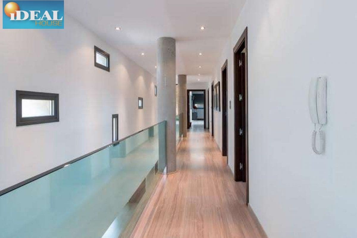 5 makuuhuone Huvila myytävänä paikassa Gojar mukana uima-altaan 
autotalli - 950 000 € (Ref: 9434542)