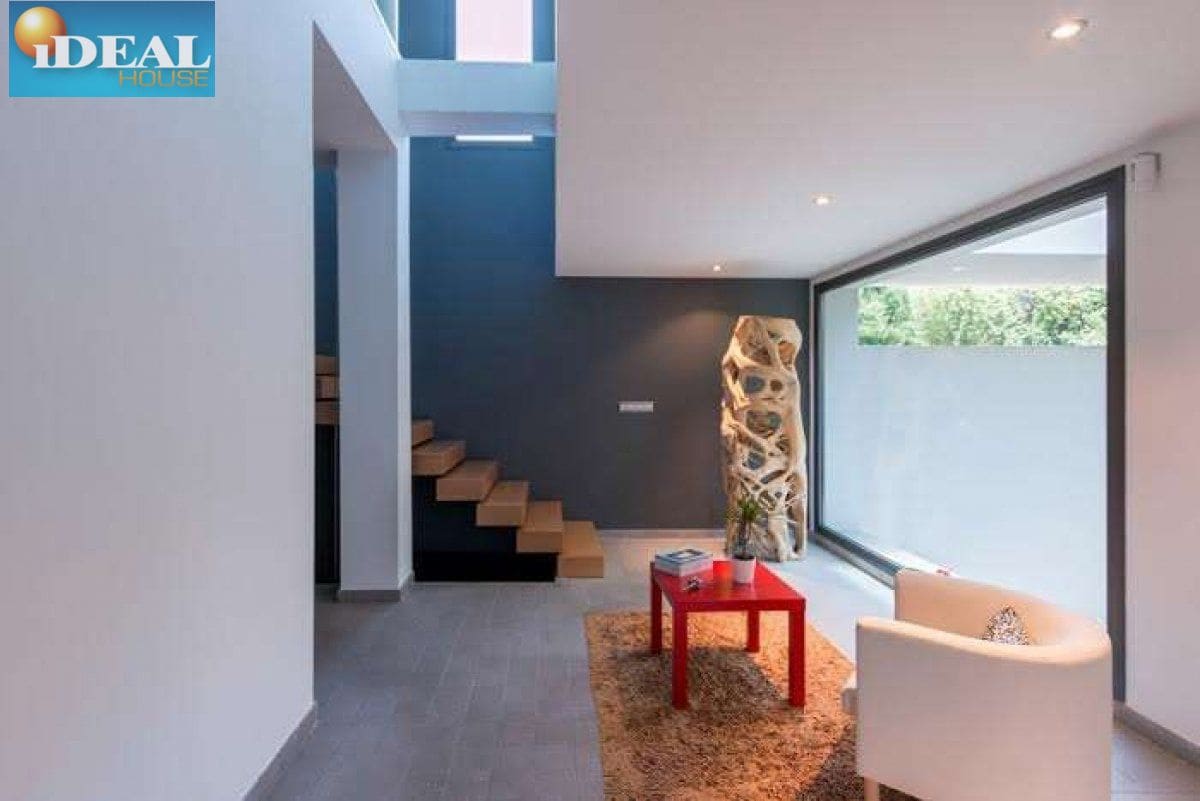 5 makuuhuone Huvila myytävänä paikassa Gojar mukana uima-altaan 
autotalli - 950 000 € (Ref: 9434542)