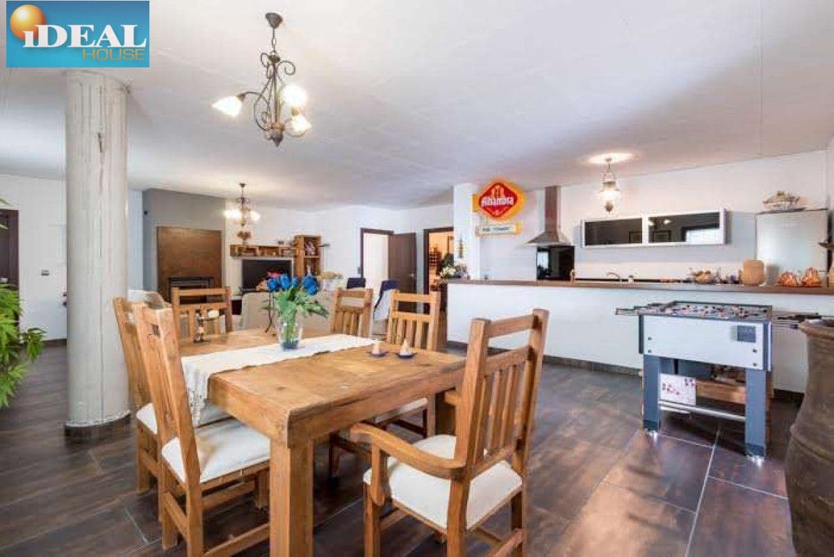 5 makuuhuone Huvila myytävänä paikassa Gojar mukana uima-altaan 
autotalli - 950 000 € (Ref: 9434542)