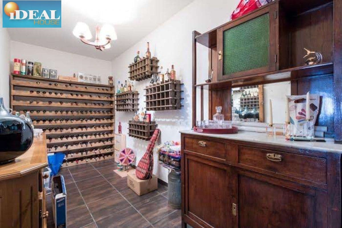 5 makuuhuone Huvila myytävänä paikassa Gojar mukana uima-altaan 
autotalli - 950 000 € (Ref: 9434542)