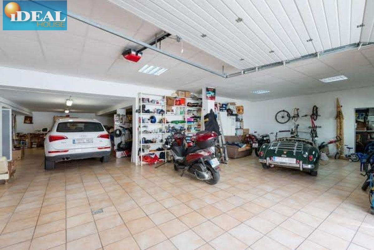 5 makuuhuone Huvila myytävänä paikassa Gojar mukana uima-altaan 
autotalli - 950 000 € (Ref: 9434542)