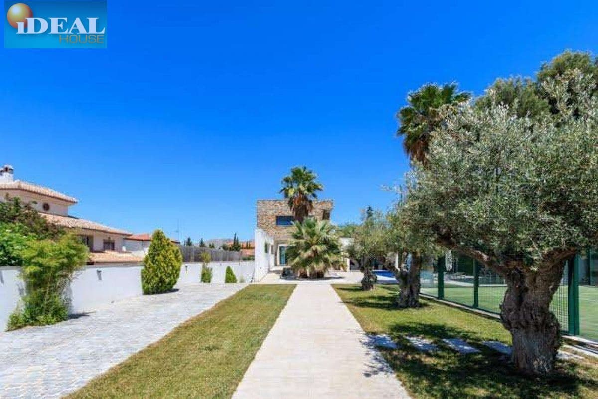 5 makuuhuone Huvila myytävänä paikassa Gojar mukana uima-altaan 
autotalli - 950 000 € (Ref: 9434542)