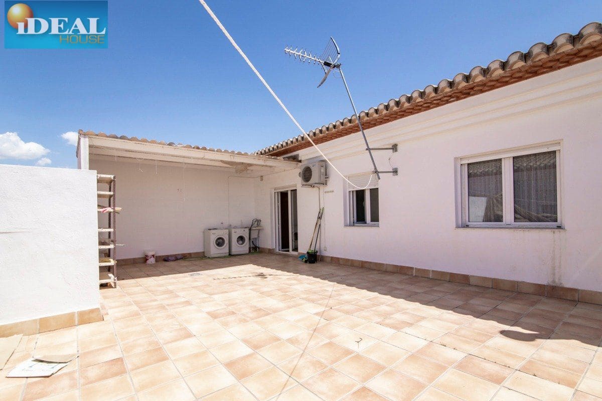 6 bedroom Townhouse for sale in Chauchina with garage - € 360,000 (Ref: 9434543)