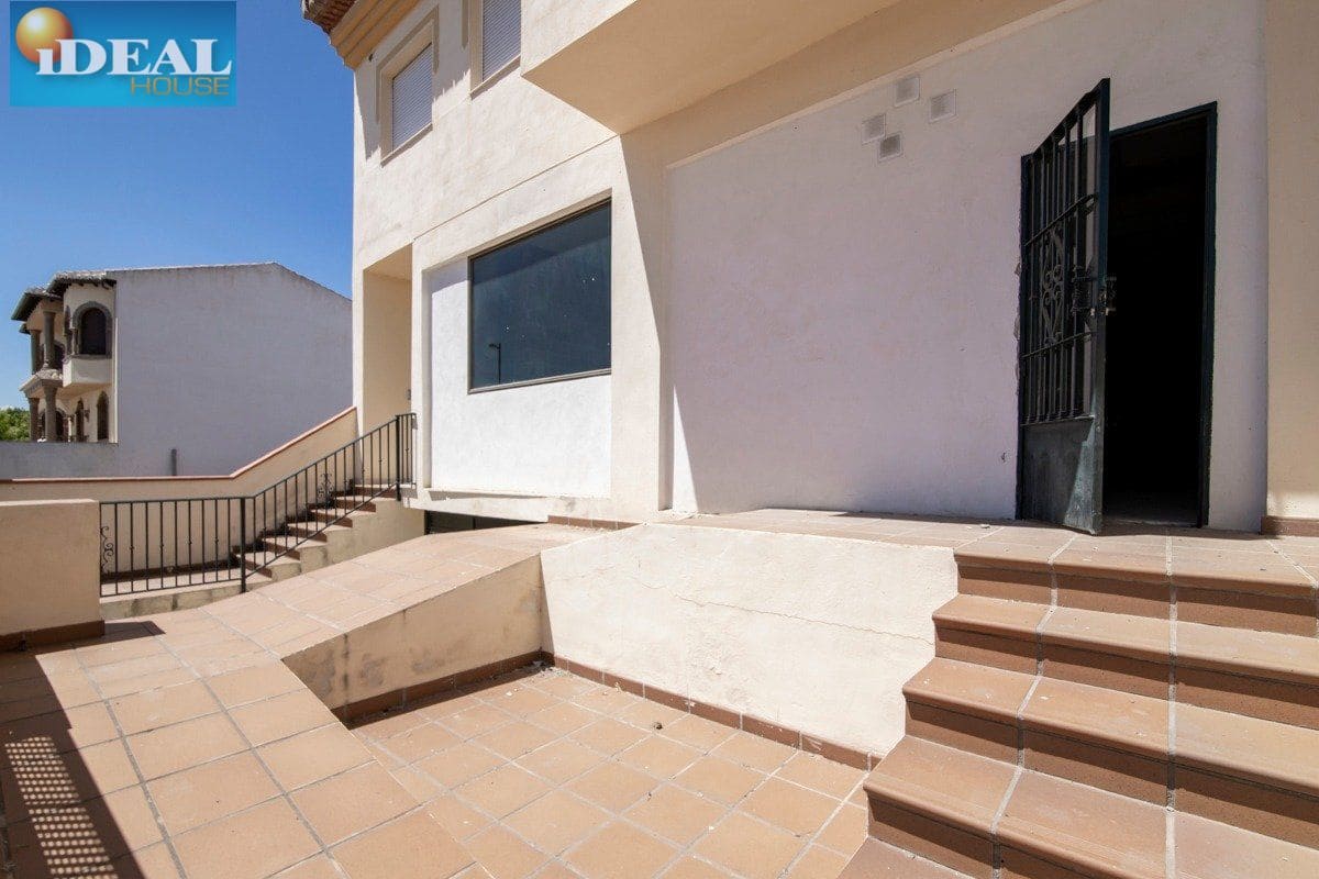 6 bedroom Townhouse for sale in Chauchina with garage - € 360,000 (Ref: 9434543)