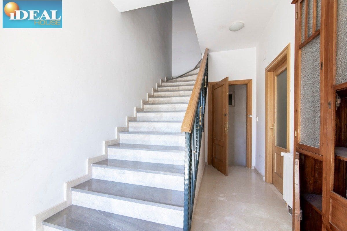 6 bedroom Townhouse for sale in Chauchina with garage - € 360,000 (Ref: 9434543)